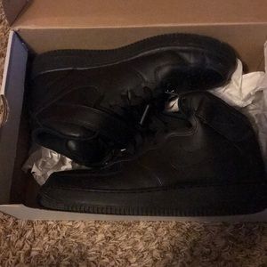 All Black Air Force 1 Mid